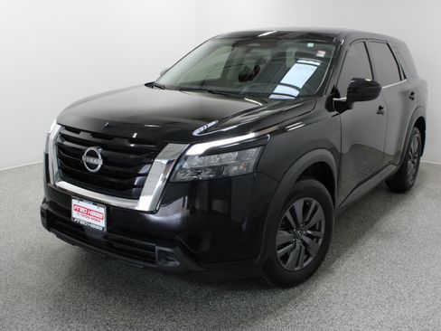 Used 2024 Nissan Pathfinder S FWD image 2