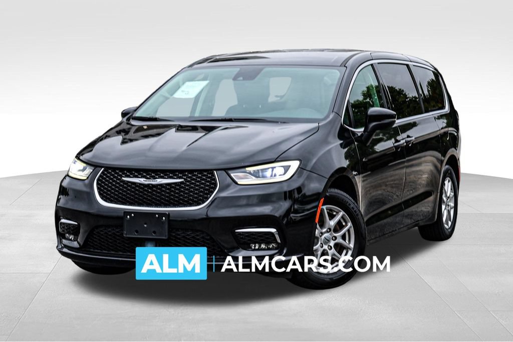 Used 2023 Chrysler Pacifica Touring-L FWD image 1