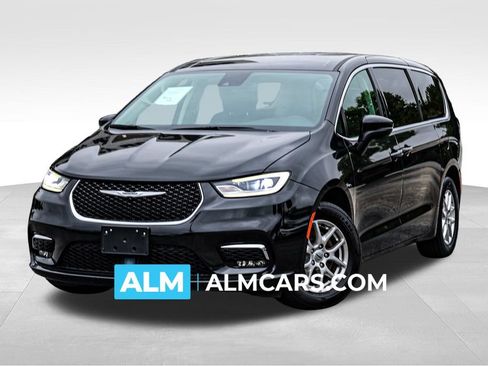 Used 2023 Chrysler Pacifica Touring-L FWD image 1