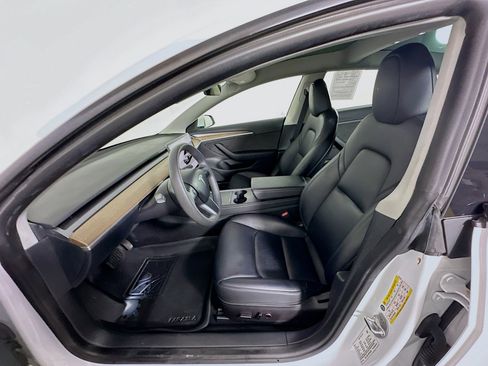 Used 2023 Tesla Model 3 Standard Range image 13