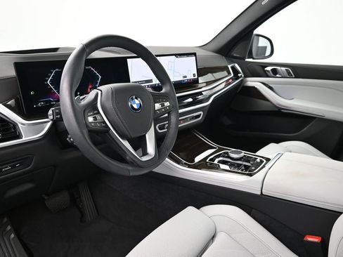 Used 2024 BMW X5 xDrive50e w/ Premium Package AWD/4WD image 4