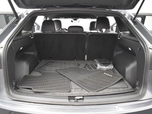 Used 2024 Volkswagen Atlas Cross Sport SE image 7