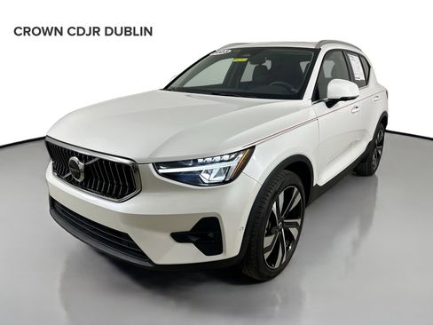 Used 2023 Volvo XC40 B5 Plus w/ Climate Package AWD/4WD image 1