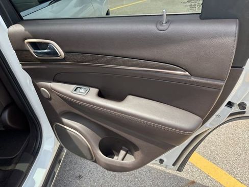 Used 2017 Jeep Grand Cherokee Summit AWD/4WD image 15