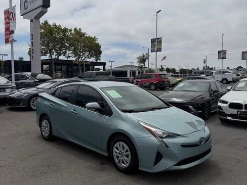 Used 2016 Toyota Prius Two FWD image 5