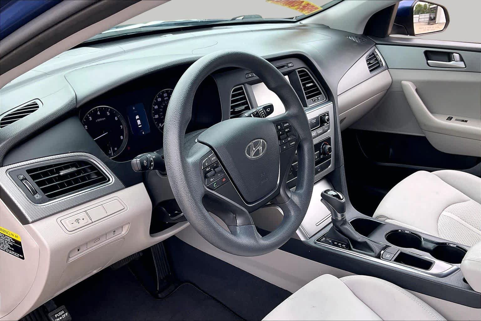 Used 2016 Hyundai Sonata SE FWD image 17