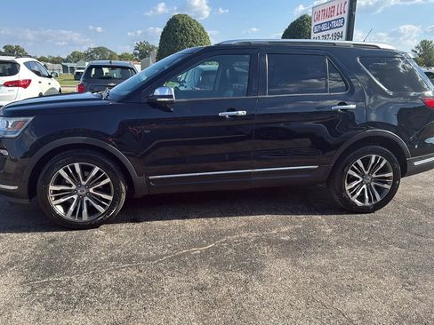 Used 2018 Ford Explorer Platinum image 2