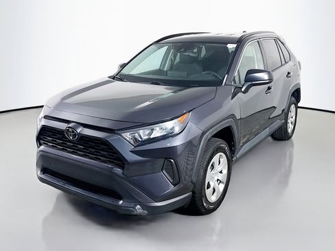 Used 2020 Toyota RAV4 LE image 4