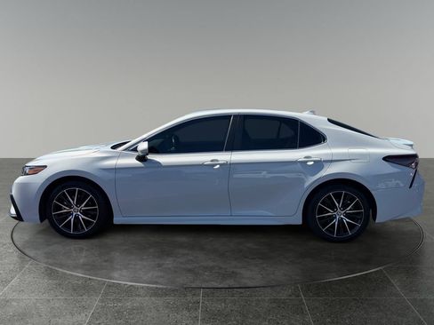 Used 2023 Toyota Camry SE w/ Cold Weather Package FWD image 6