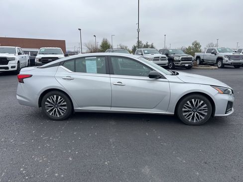 Used 2024 Nissan Altima 2.5 SV image 4