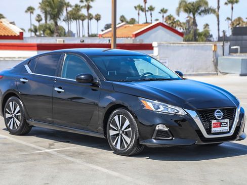 Used 2021 Nissan Altima 2.5 SV FWD image 4