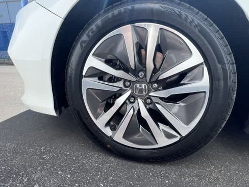 Used 2018 Honda Accord Touring image 10