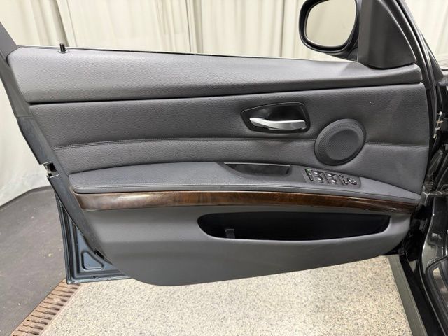 Used 2011 BMW 335i xDrive Sedan AWD/4WD image 17