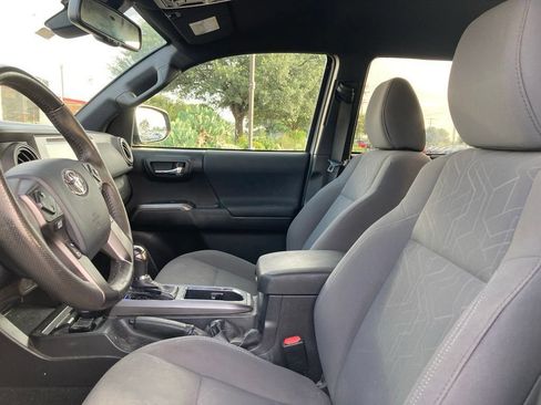 Used 2019 Toyota Tacoma TRD Off-Road AWD/4WD image 8