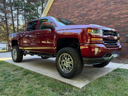 Used 2017 Chevrolet Silverado 1500 LT w/ All Star Edition image 24