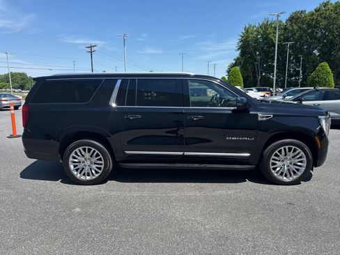 Used 2025 GMC Yukon XL Denali AWD/4WD image 8