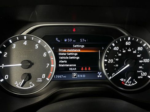 Used 2024 Nissan Titan SV w/ SV Convenience Package image 19