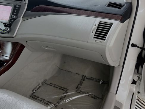Used 2011 Toyota Avalon Limited FWD image 35