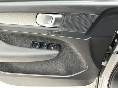 Certified 2025 Volvo XC40 B5 Plus image 13