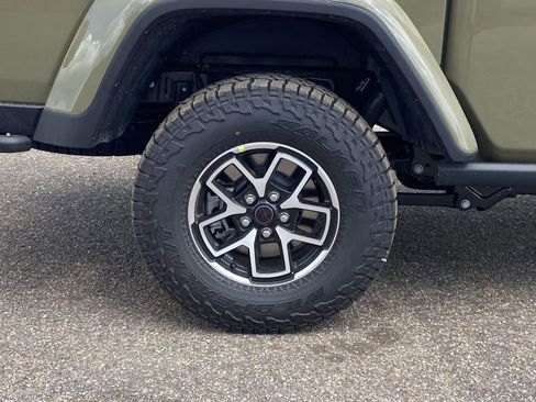 New 2026 Jeep Gladiator Rubicon w/ Steel Power Dome Hood Package AWD/4WD image 7
