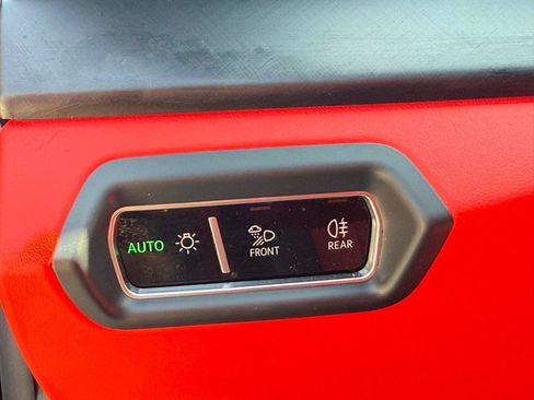 Used 2021 Lamborghini Urus AWD/4WD image 46