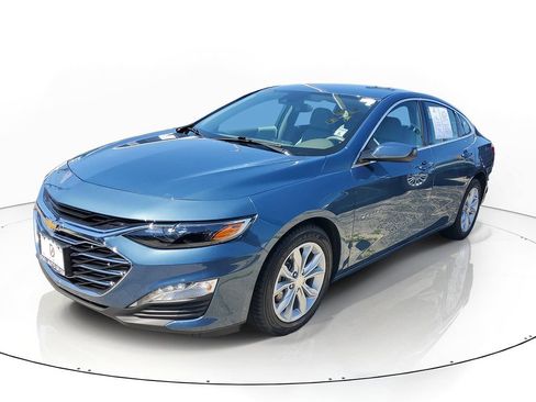 Used 2025 Chevrolet Malibu LT FWD image 2
