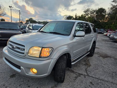 Used 2002 Toyota Sequoia SR5 image 3