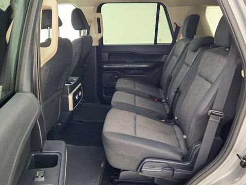 Used 2024 Ford Expedition XLT RWD image 19