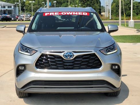 Used 2024 Toyota Highlander Limited AWD/4WD image 2