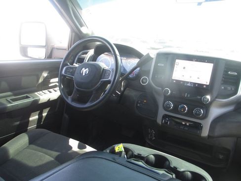 Used 2024 RAM 3500 Tradesman w/ Chrome Appearance Group AWD/4WD image 24