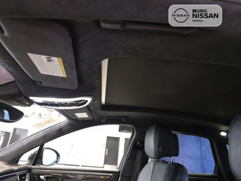 Used 2017 Porsche Macan Turbo image 18