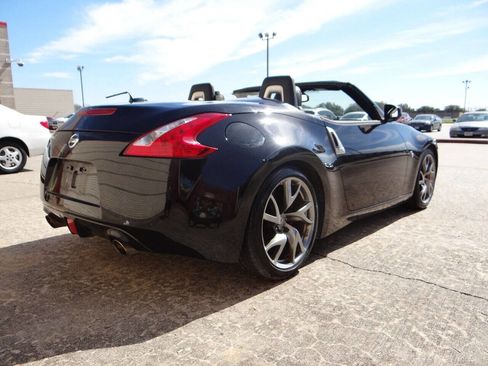 Used 2014 Nissan 370Z Touring w/ Sport Package RWD image 4