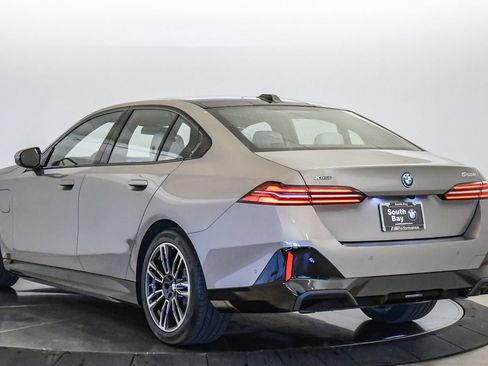 Used 2026 BMW 550e xDrive w/ Executive Package AWD/4WD image 2
