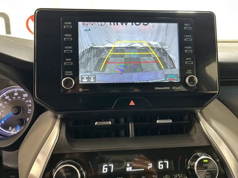 Used 2022 Toyota Venza LE image 26