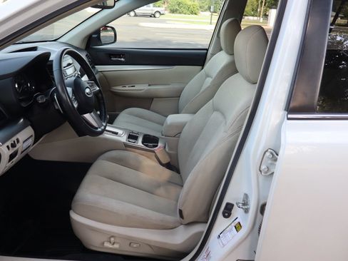 Used 2010 Subaru Outback 2.5i Premium AWD/4WD image 19