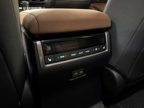 Used 2024 Lexus GX 550 w/ Accessory Package (2T) image 22