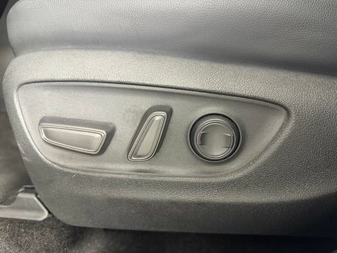 Used 2025 Toyota Highlander XLE FWD image 26