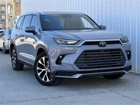 Used 2025 Toyota Grand Highlander AWD Hybrid image 2