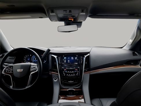 Used 2017 Cadillac Escalade Luxury image 24