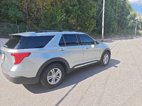 Used 2023 Ford Explorer XLT RWD image 3