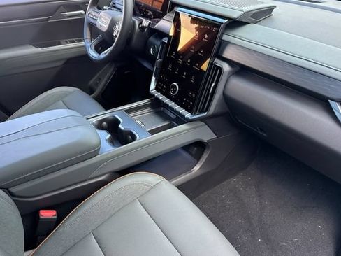 Used 2026 GMC Acadia AT4 AWD/4WD image 16