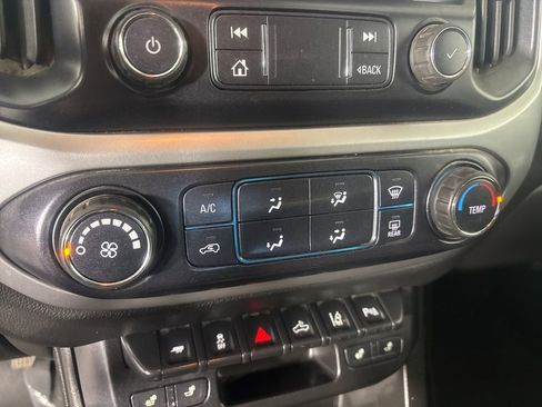 Used 2020 Chevrolet Colorado LT w/ Safety Package image 17