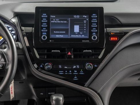 Used 2024 Toyota Camry SE image 20