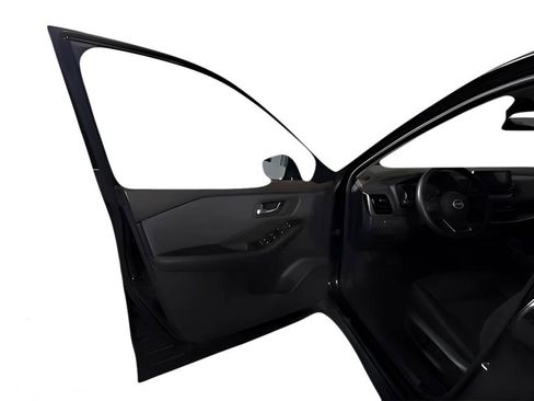 Used 2023 Nissan Rogue SV image 10