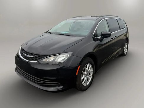 Used 2020 Chrysler Voyager Lxi FWD image 3