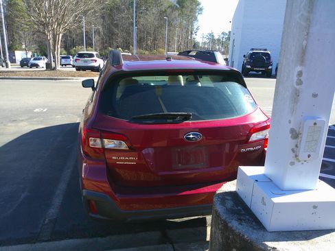 Used 2019 Subaru Outback 2.5i image 8