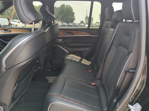 Certified 2025 Jeep Grand Cherokee Summit AWD/4WD image 12