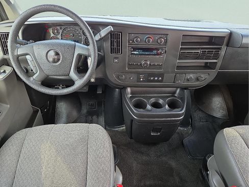 Used 2017 GMC Savana 3500 LT w/ LT Preferred Equipment Group image 12