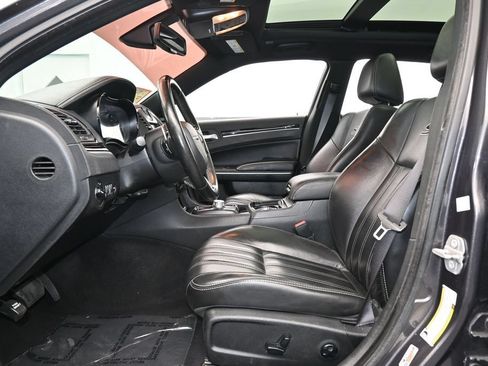 Used 2020 Chrysler 300 S w/ S Model Appearance Package RWD image 13
