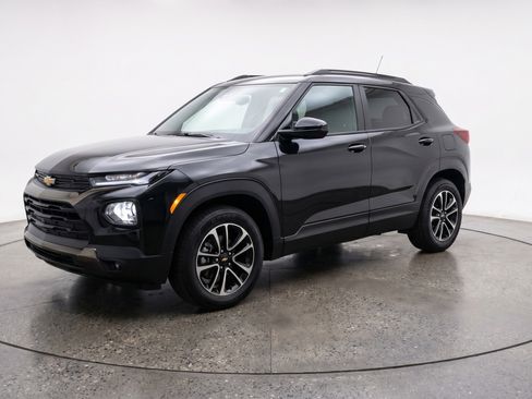 Used 2025 Chevrolet TrailBlazer LT image 3